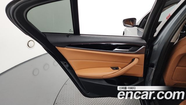 BMW 5-Series 520i Luxury