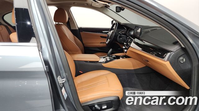 BMW 5-Series 520i Luxury