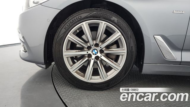 BMW 5-Series 520i Luxury