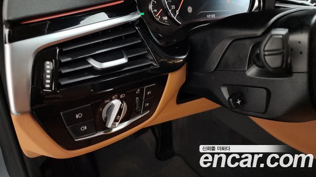 BMW 5-Series 520i Luxury