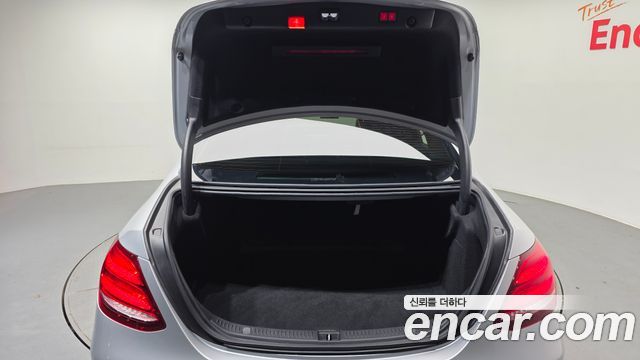 Mercedes-Benz E-Class E220d Exclusive