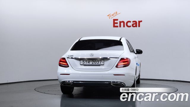 Mercedes-Benz E-Class E200 Avantgarde