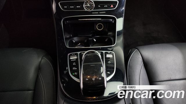 Mercedes-Benz E-Class E200 Avantgarde