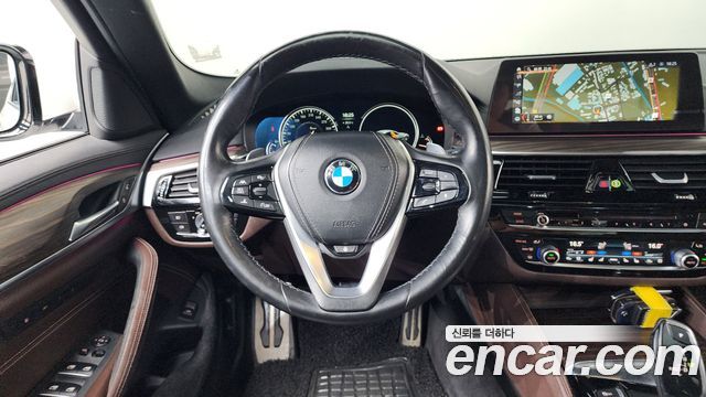 BMW 5-Series 530i xDrive M Sport Package Plus