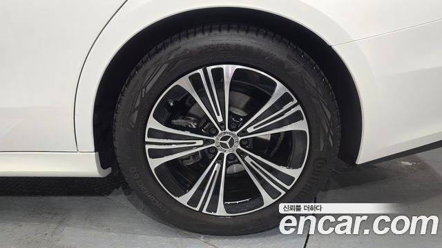 Mercedes-Benz E-Class E200 Avantgarde