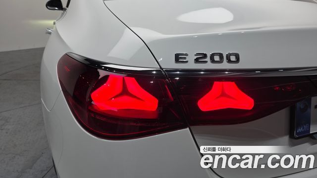 Mercedes-Benz E-Class E200 Avantgarde