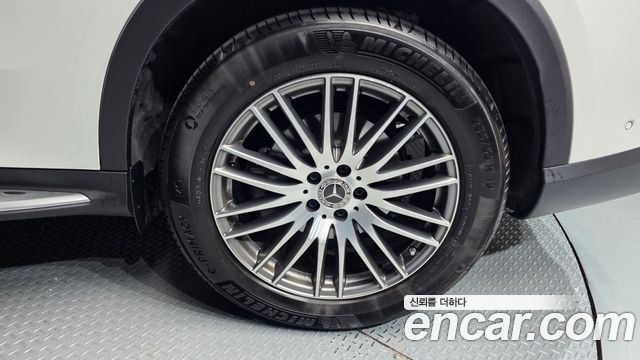 Mercedes-Benz GLC-Class GLC300 4MATIC Avnatgarde Coupe