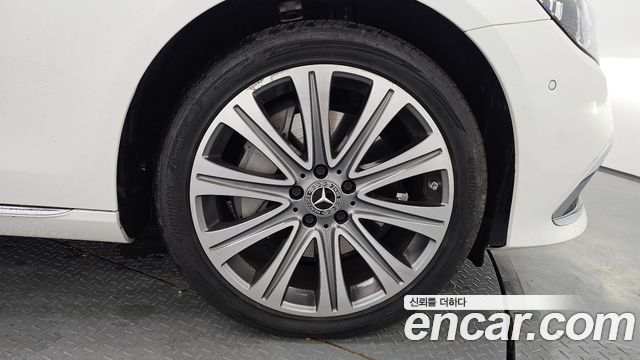 Mercedes-Benz E-Class E300e 4MATIC Exclusive