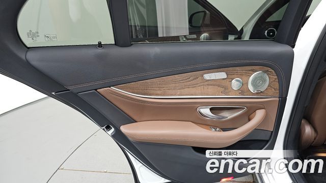 Mercedes-Benz E-Class E300e 4MATIC Exclusive