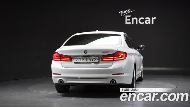 BMW 5-Series 520i Luxury