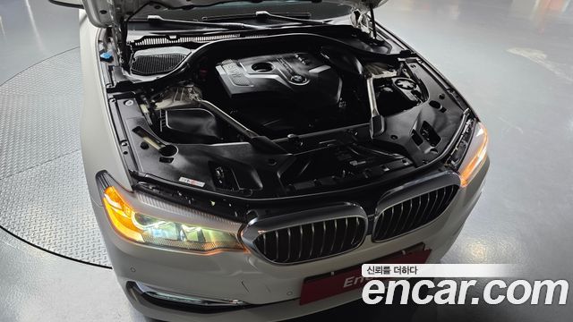 BMW 5-Series 520i Luxury