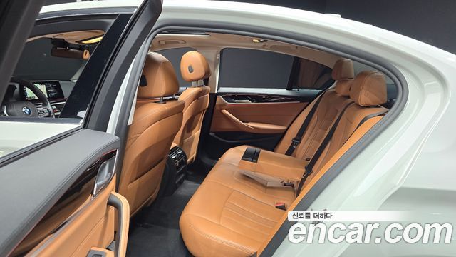 BMW 5-Series 520i Luxury