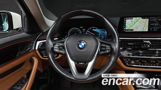 BMW 5-Series 520i Luxury