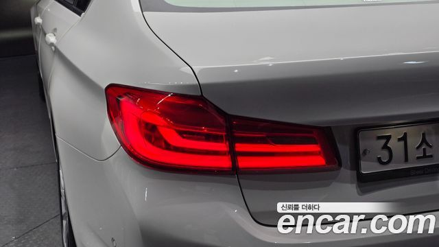 BMW 5-Series 520i Luxury