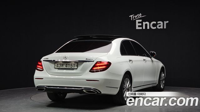 Mercedes-Benz E-Class E300 4MATIC Exclusive