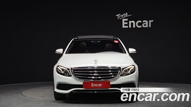 Mercedes-Benz E-Class E300 4MATIC Exclusive