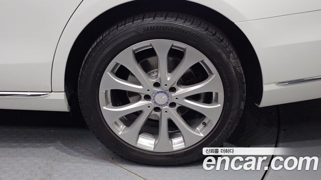 Mercedes-Benz E-Class E300 4MATIC Exclusive