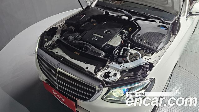 Mercedes-Benz E-Class E300 4MATIC Exclusive