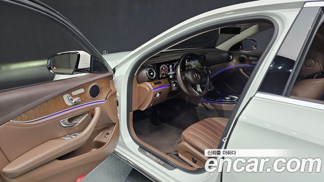 Mercedes-Benz E-Class E300 4MATIC Exclusive