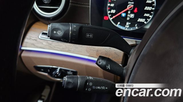Mercedes-Benz E-Class E300 4MATIC Exclusive