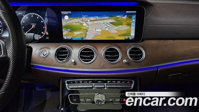 Mercedes-Benz E-Class E300 4MATIC Exclusive