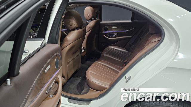Mercedes-Benz E-Class E300 4MATIC Exclusive