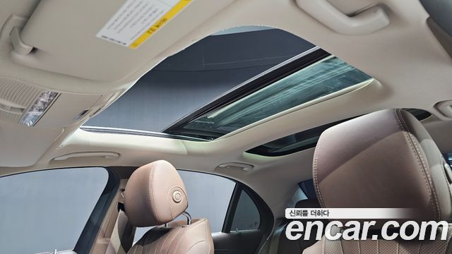 Mercedes-Benz E-Class E300 4MATIC Exclusive