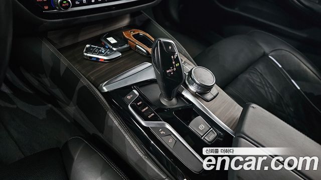 BMW 5-Series 530i M Sport Package Plus