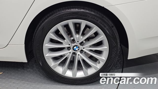 BMW 5-Series 530i Luxury