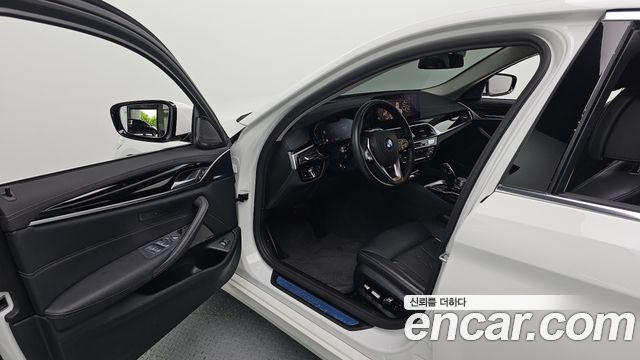 BMW 5-Series 530i Luxury