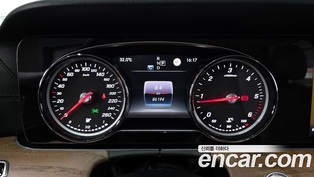 Mercedes-Benz E-Class W213 E220d 4MATIC Exclusive