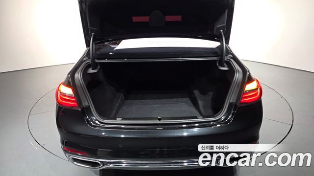 BMW 7-Series 750Li xDrive Prestige