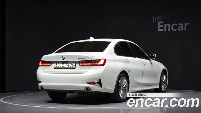 BMW 3-Series 330e Luxury