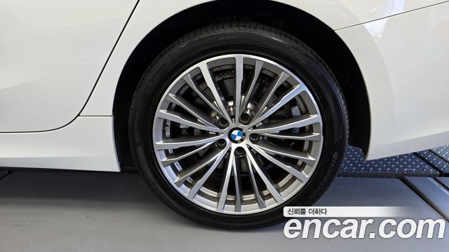 BMW 3-Series 330e Luxury