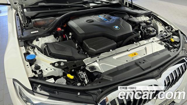 BMW 3-Series 330e Luxury