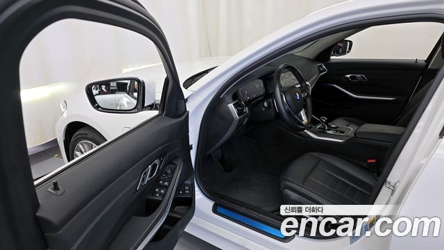BMW 3-Series 330e Luxury