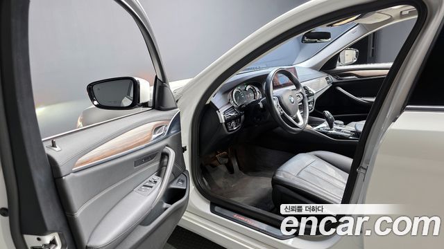 BMW 5-Series 530i Luxury Plus