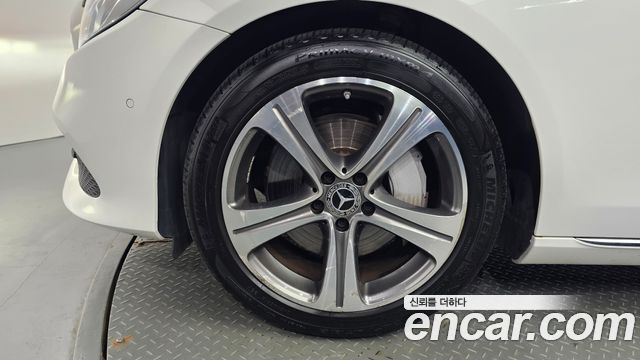 Mercedes-Benz E-Class E300 4MATIC AV Intelligent Drive