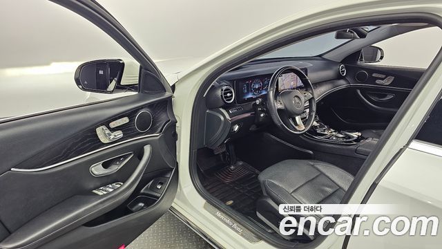 Mercedes-Benz E-Class E300 4MATIC AV Intelligent Drive