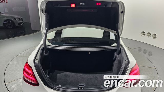 Mercedes-Benz E-Class E300 4MATIC AV Intelligent Drive