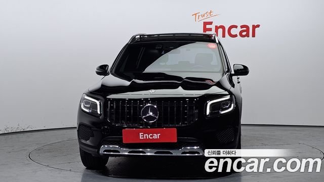 Mercedes-Benz GLB-Class GLB220