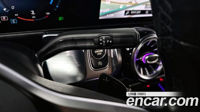Mercedes-Benz GLB-Class GLB220