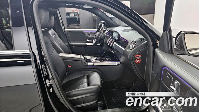 Mercedes-Benz GLB-Class GLB220