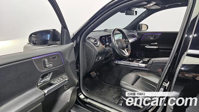 Mercedes-Benz GLB-Class GLB220