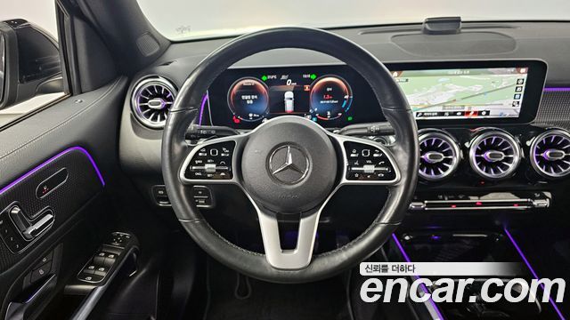 Mercedes-Benz GLB-Class GLB220