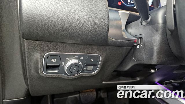 Mercedes-Benz GLB-Class GLB220