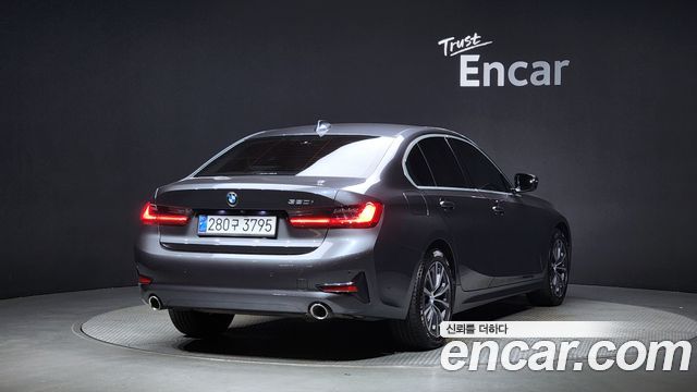 BMW 3-Series 320i