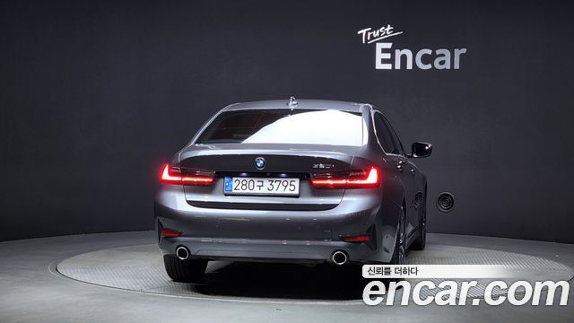 BMW 3-Series 320i