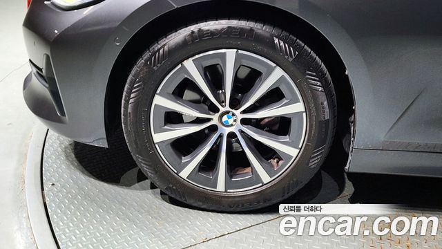 BMW 3-Series 320i