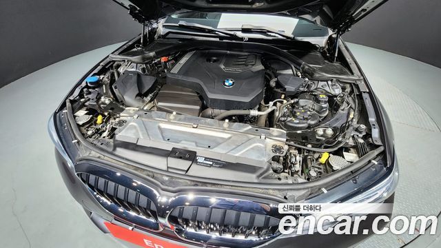 BMW 3-Series 320i